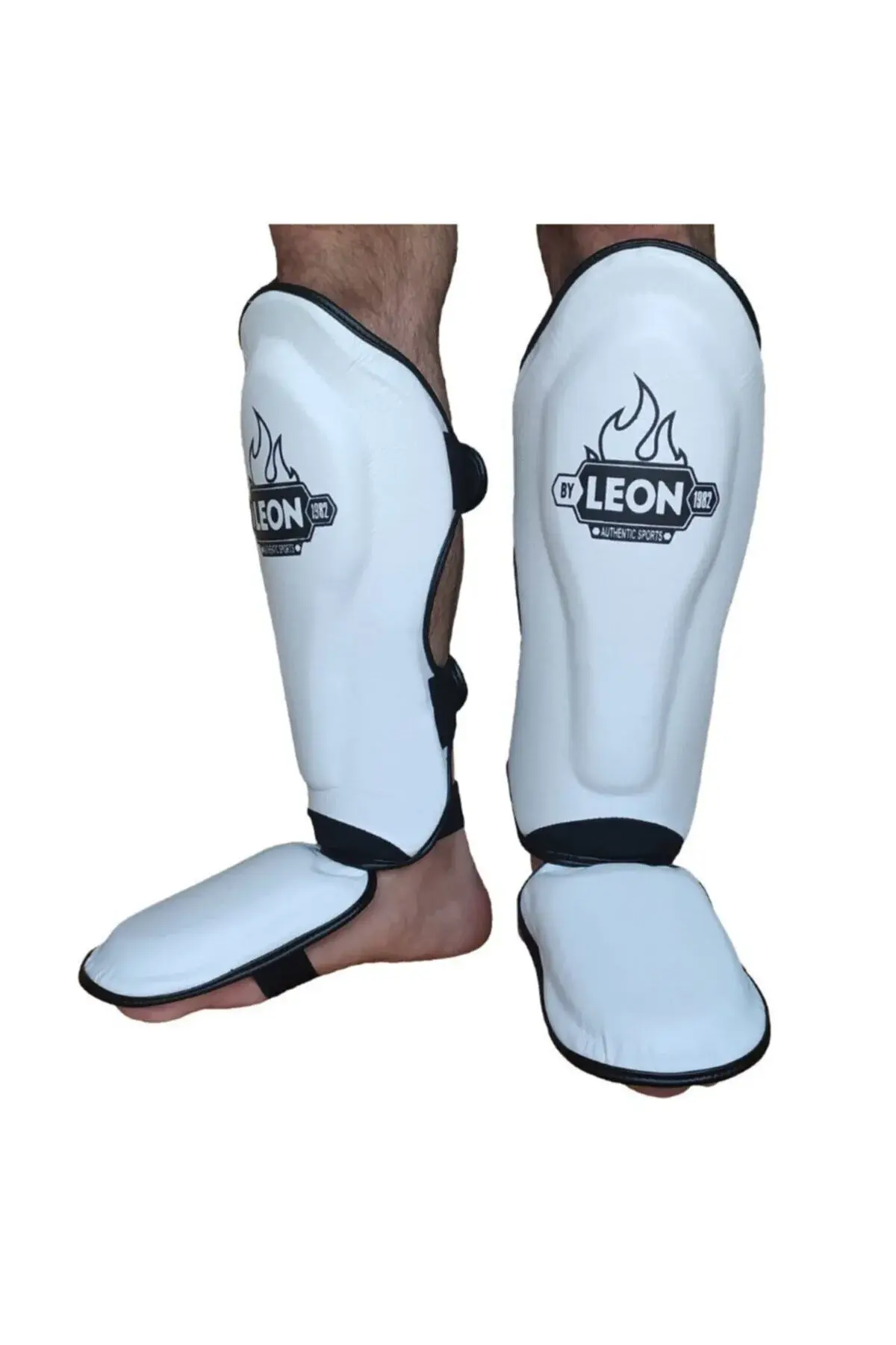 Leon Solid штитник за стапала и потколеници за Muay Thai и кик-бокс во бела боја