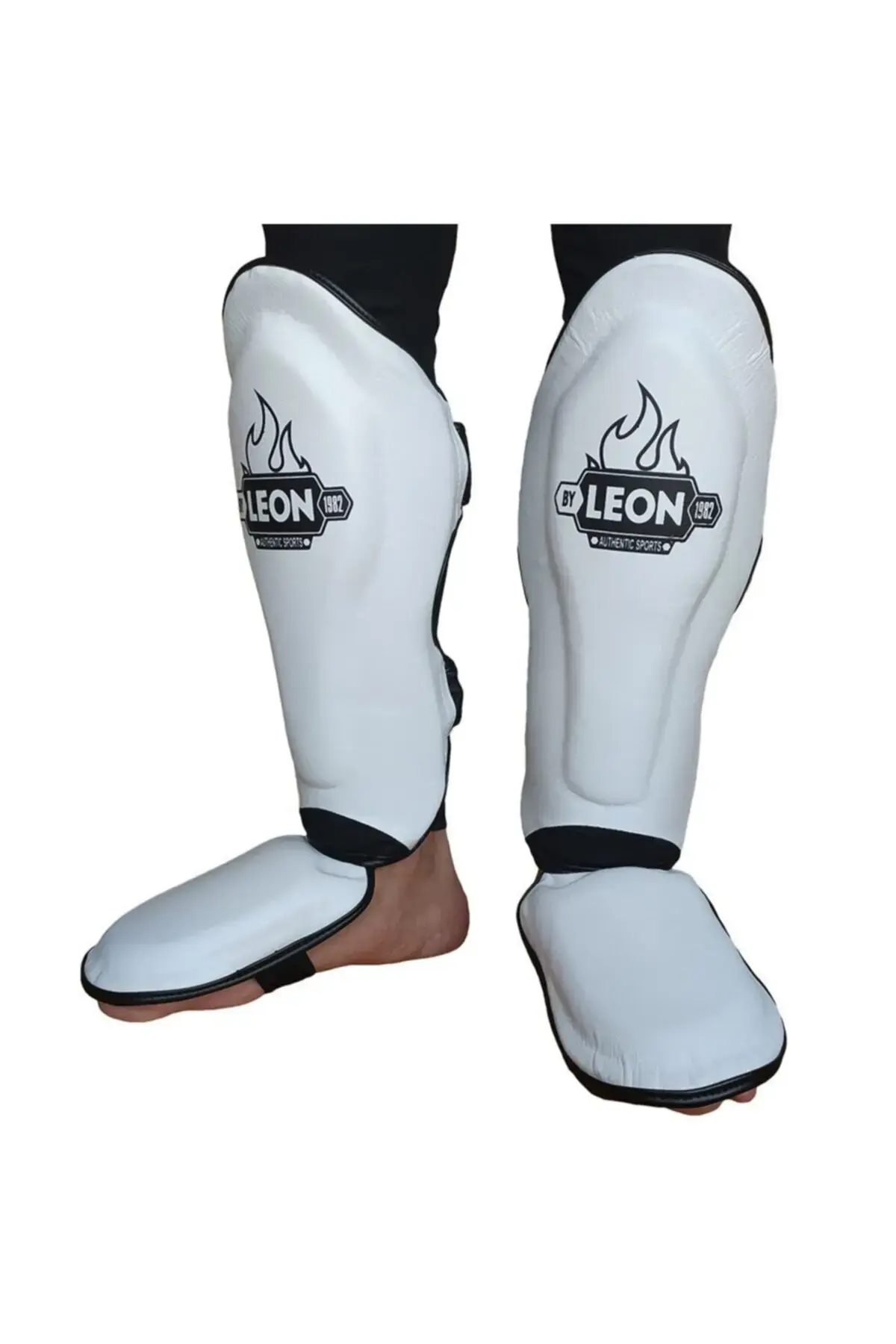 Leon Solid штитник за стапала и потколеници за Muay Thai и кик-бокс во бела боја
