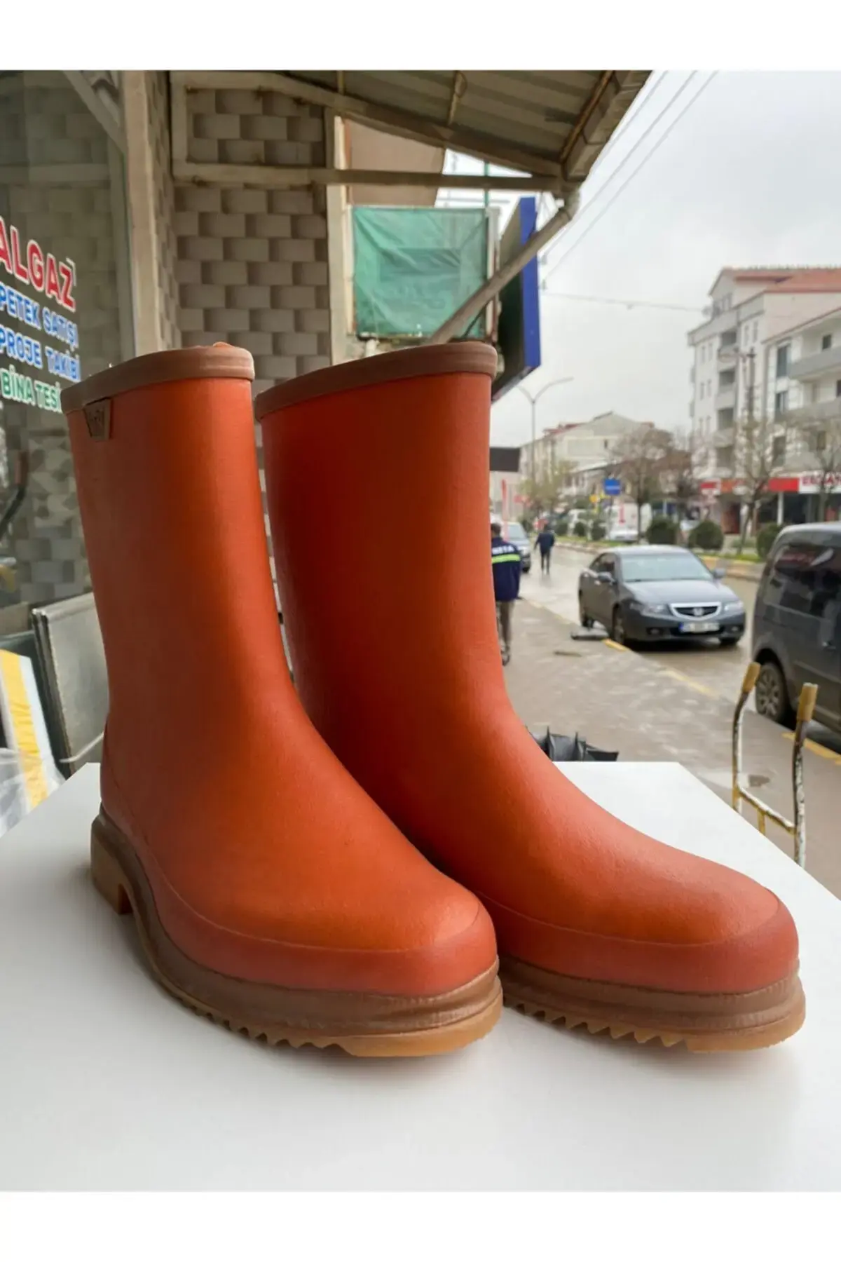 Водоотпорни чизми со долга сара
