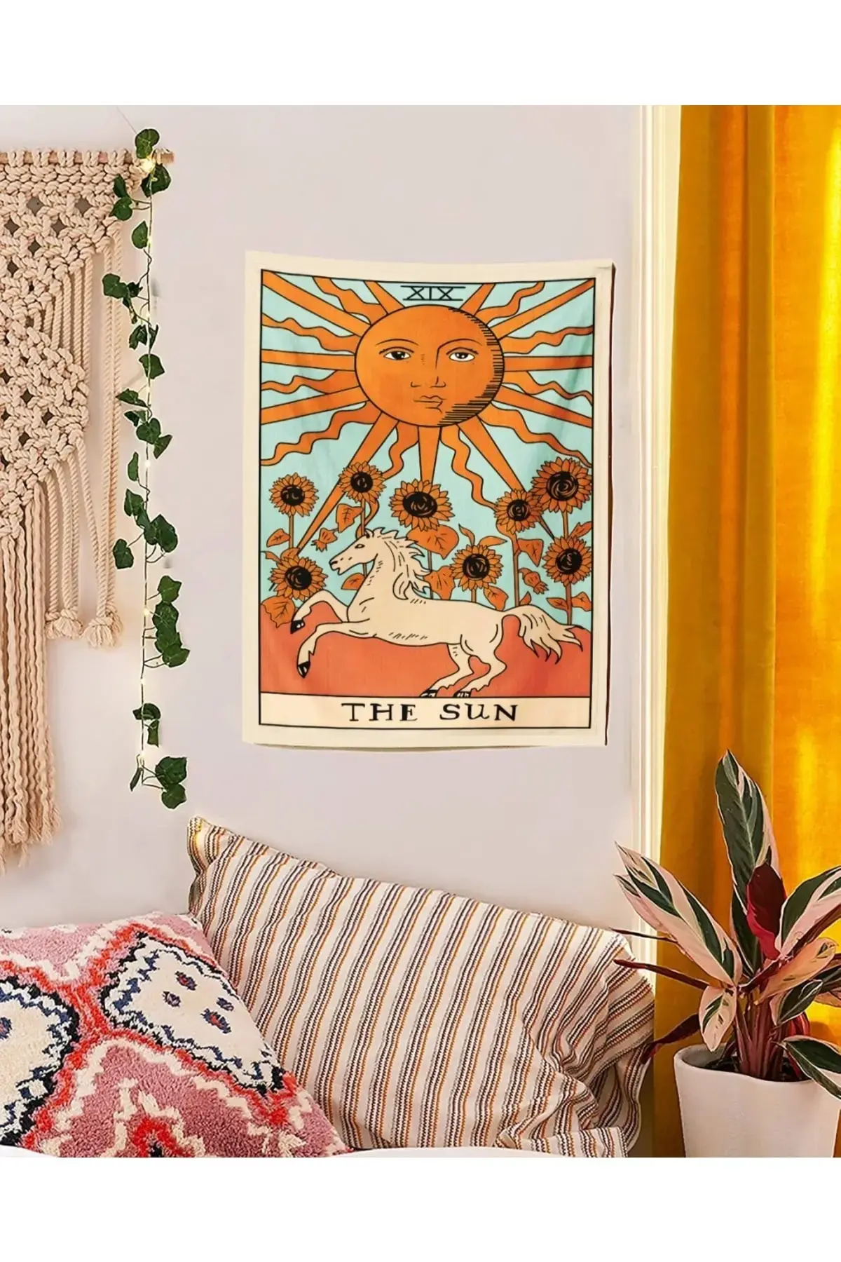 The Sun сет од 3 ѕидни таписерии