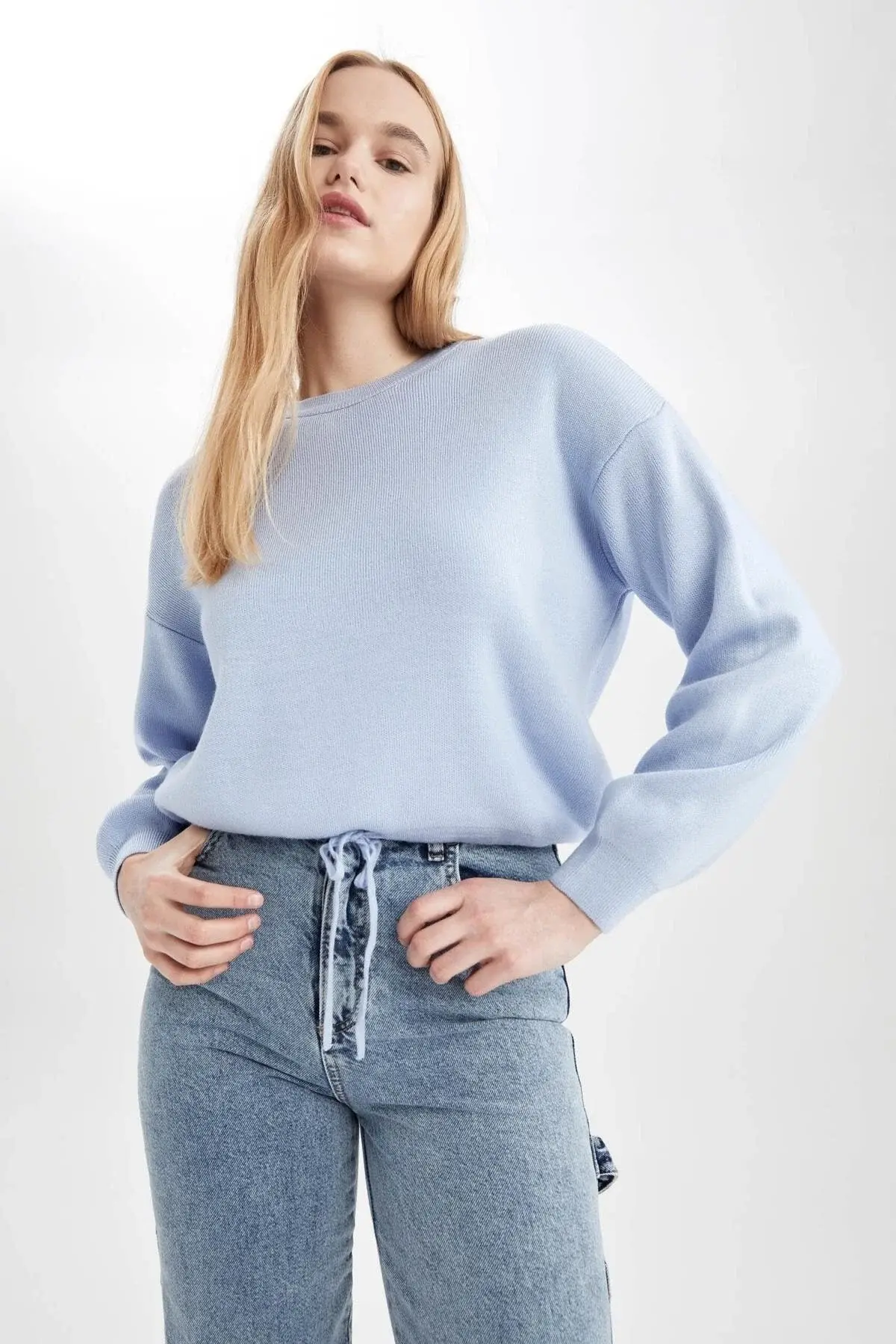 Oversize џемпер со тркалезен изрез