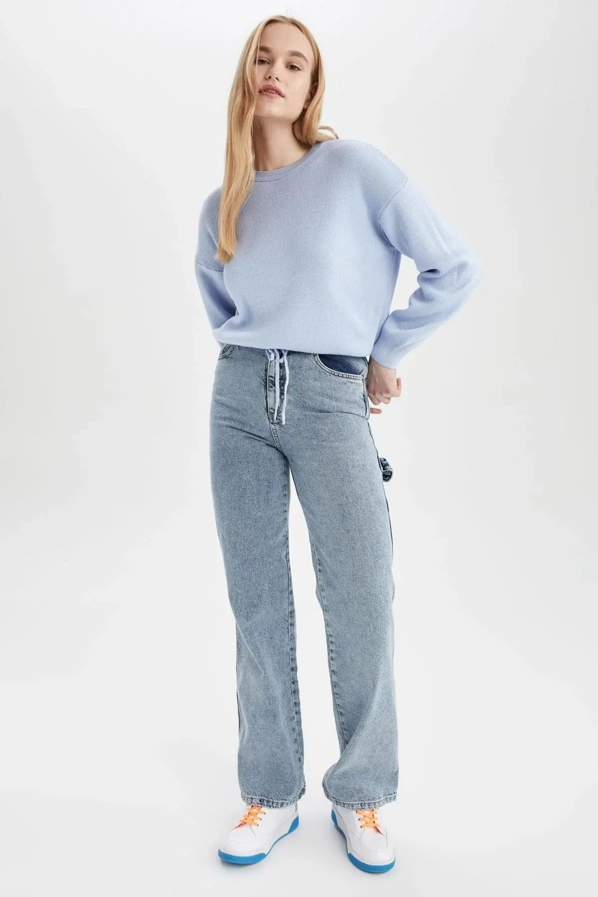 Oversize џемпер со тркалезен изрез