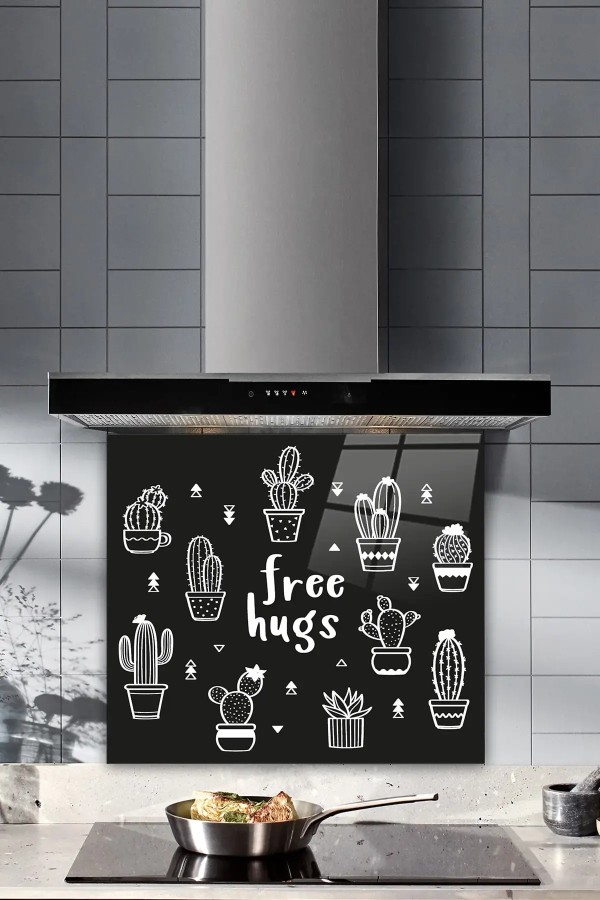 Стаклена заштита за задниот дел на шпоретот | Free Hugs - црна позадина | 52cm X 60cm