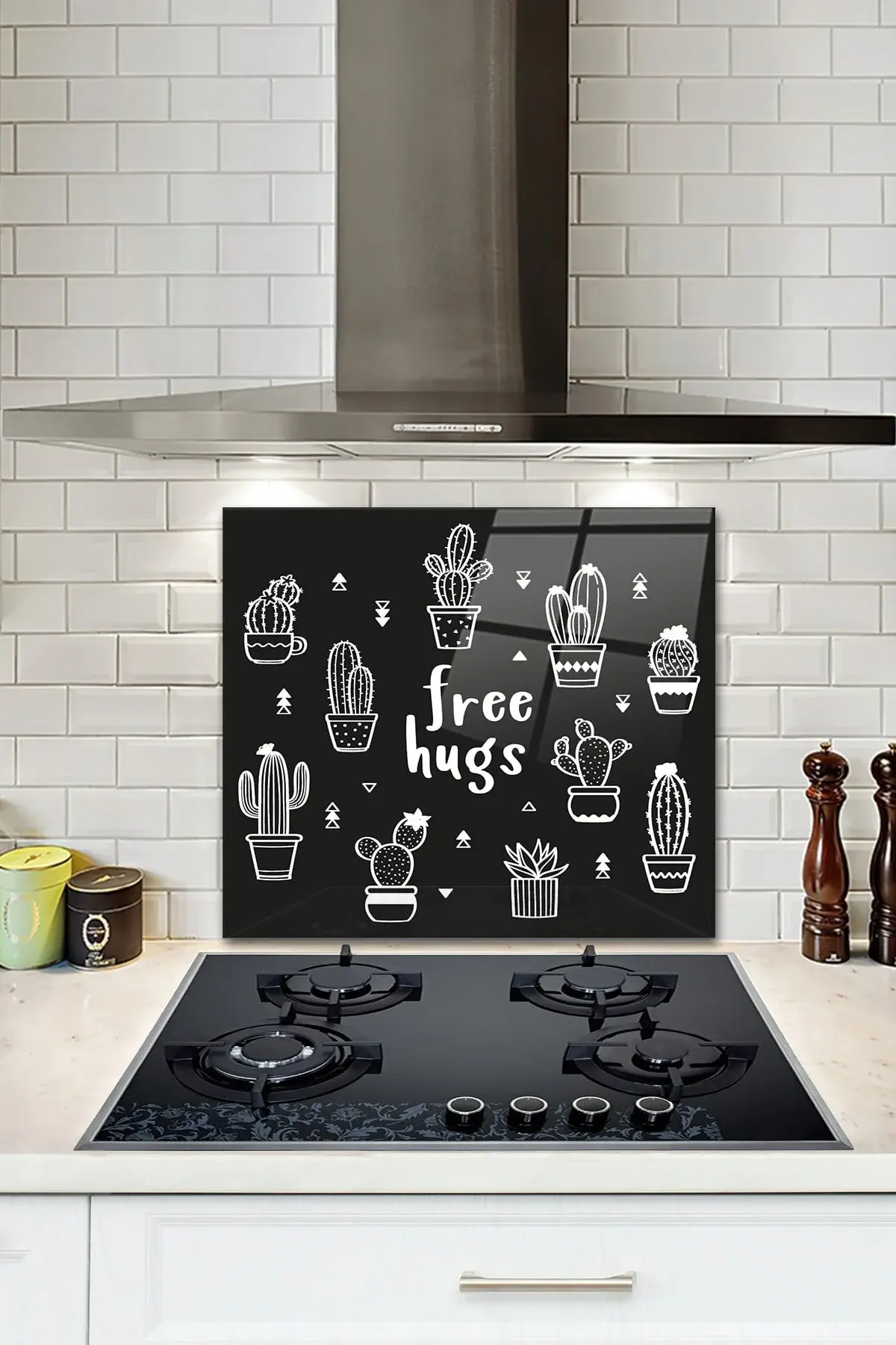 Стаклена заштита за задниот дел на шпоретот | Free Hugs - црна позадина | 52cm X 60cm