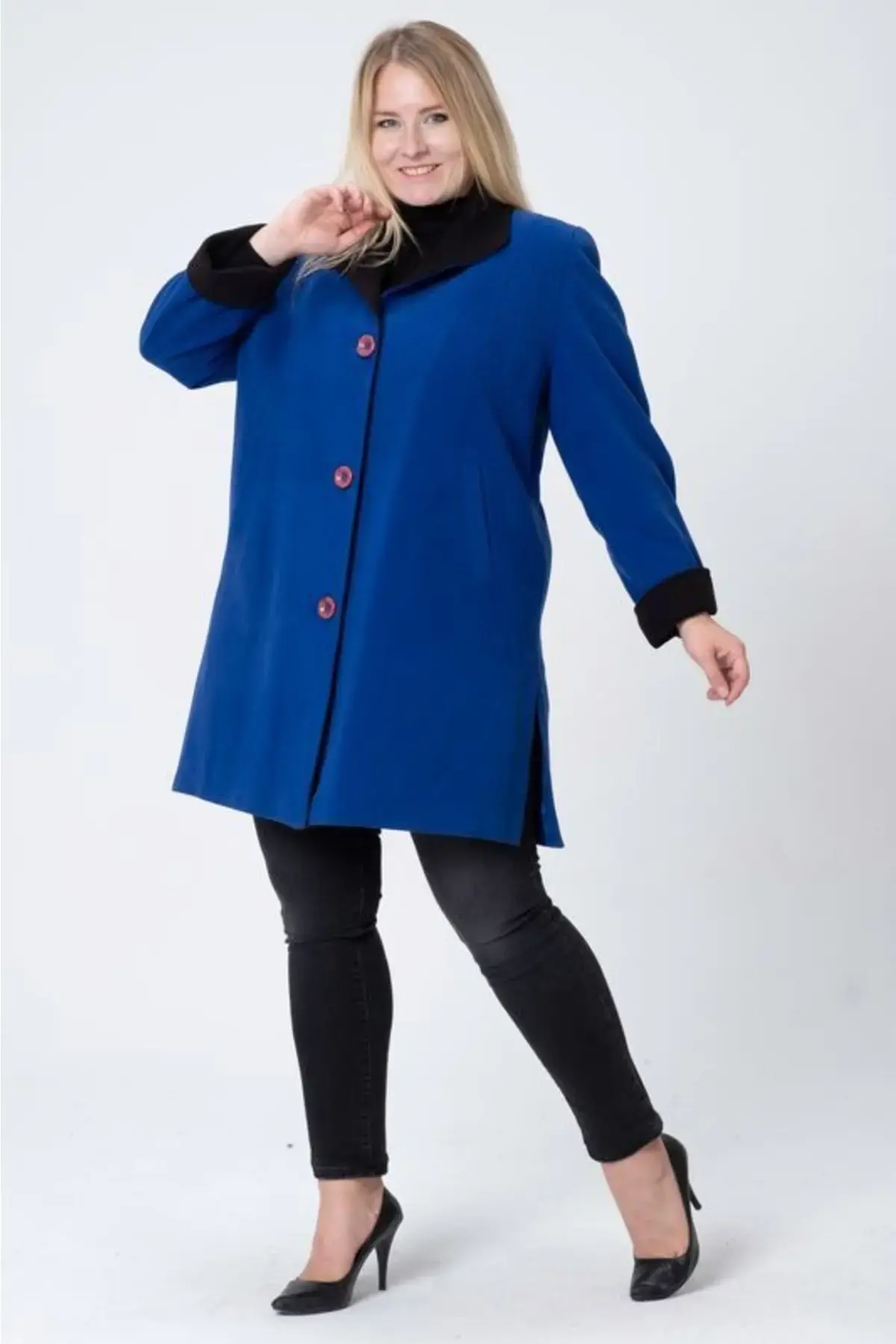 Волнено кашмирско палто, со ватирана постава, двобојно - големи димензии - со јака за бебиња што се преклопува
