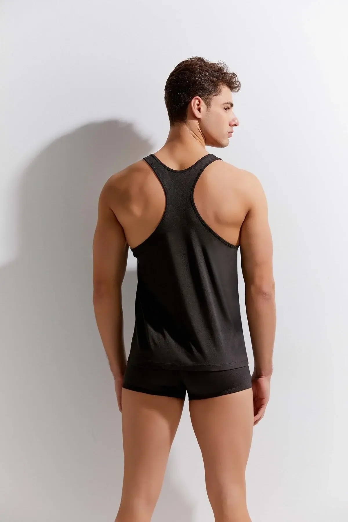 Машка спортска маица без ракави, racer back, памук со еластин, флексибилна