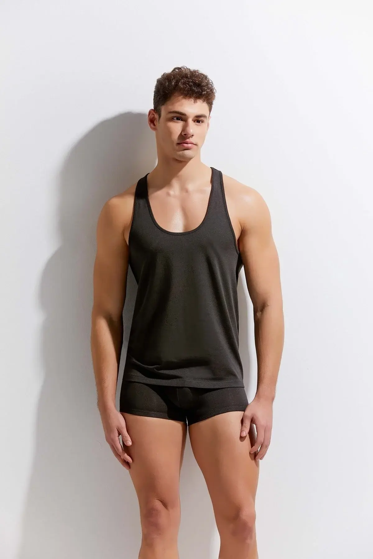 Машка спортска маица без ракави, racer back, памук со еластин, флексибилна