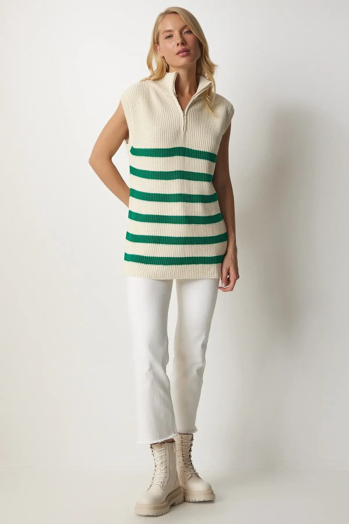 Женски крем-зелен џемпер со патент на јаката и пруги MX00123